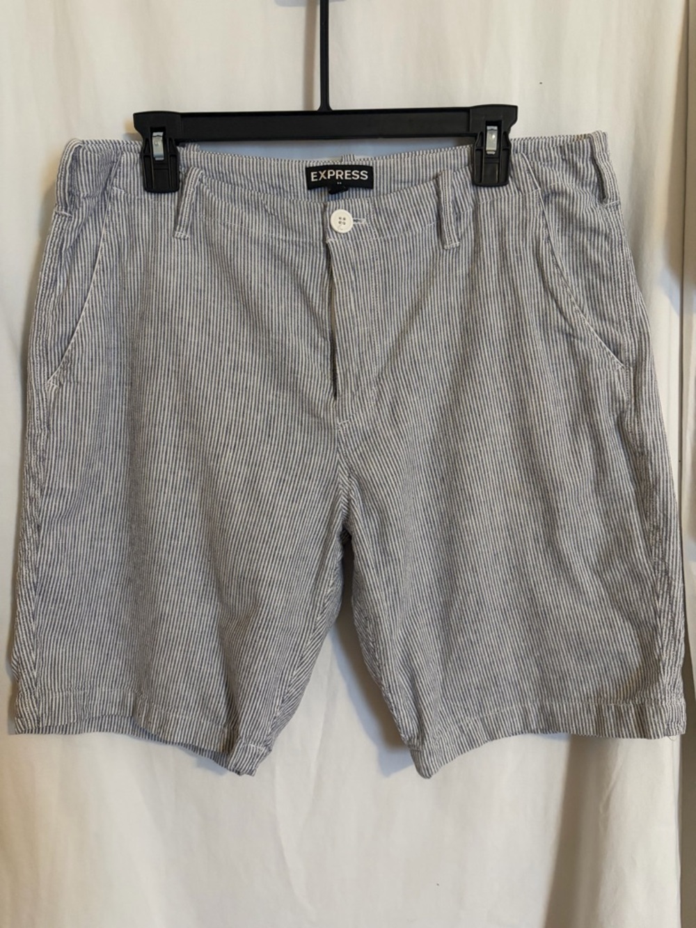 Express Men’s Linen Blend Shorts Size 33 – Gray Stripe – Light Stains